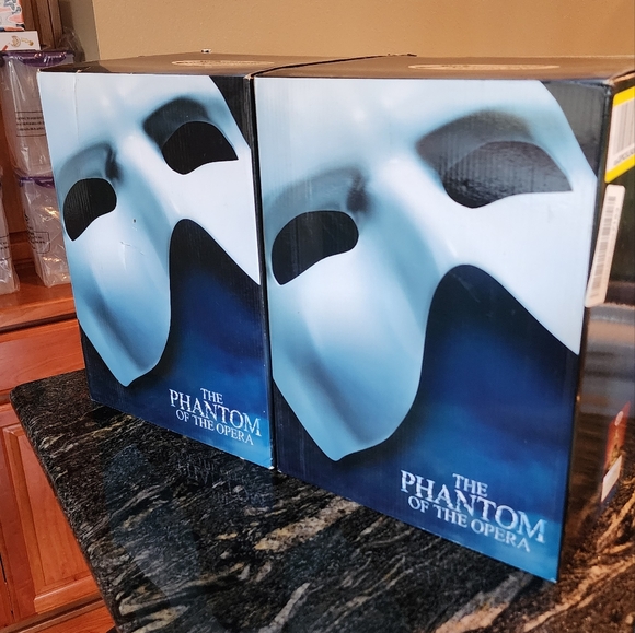 Phantom of the Opera Phantom Monkey with Hand Crank Music Box - Picture 6 of 6